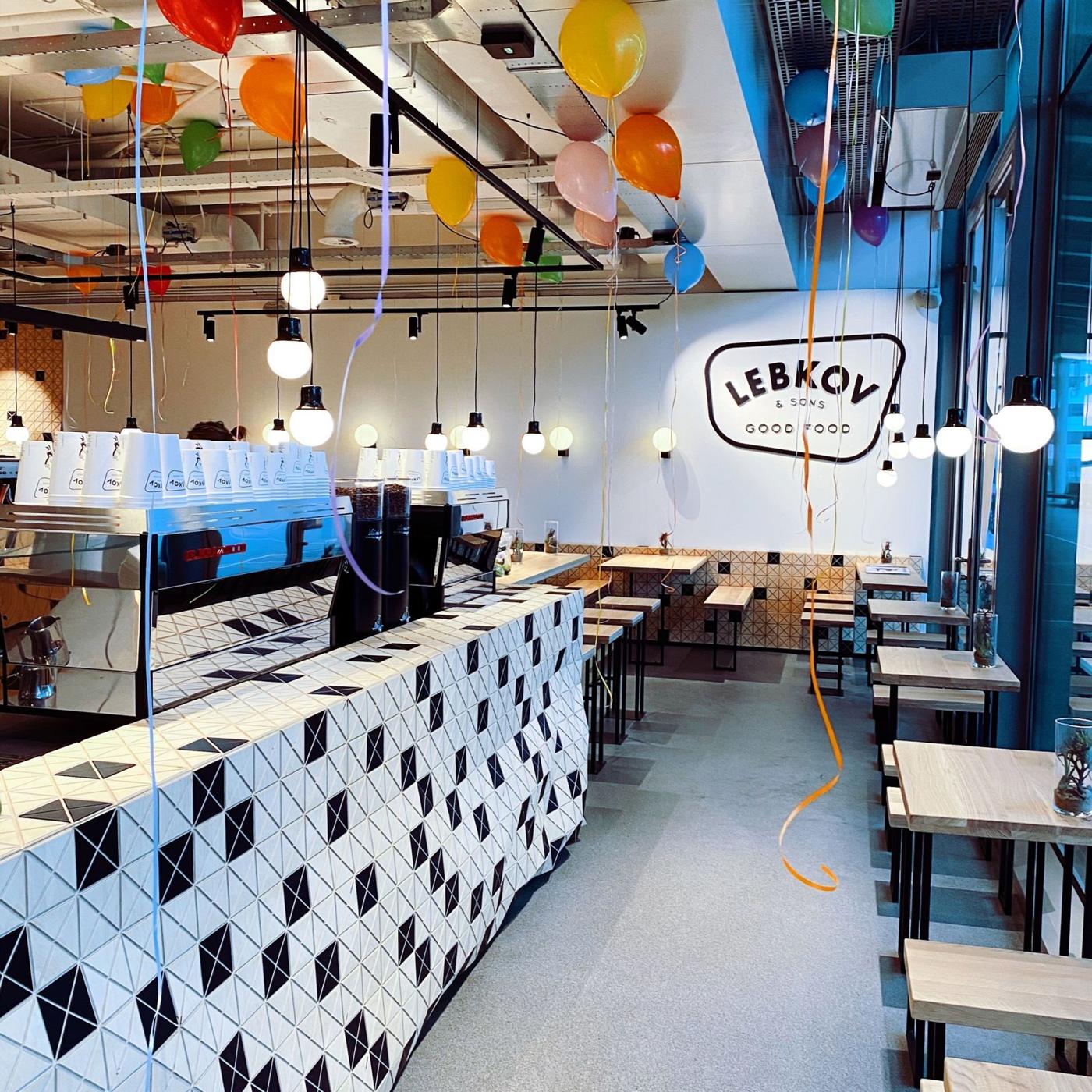 The bar at Lebkov Utrecht Centraal on opening day